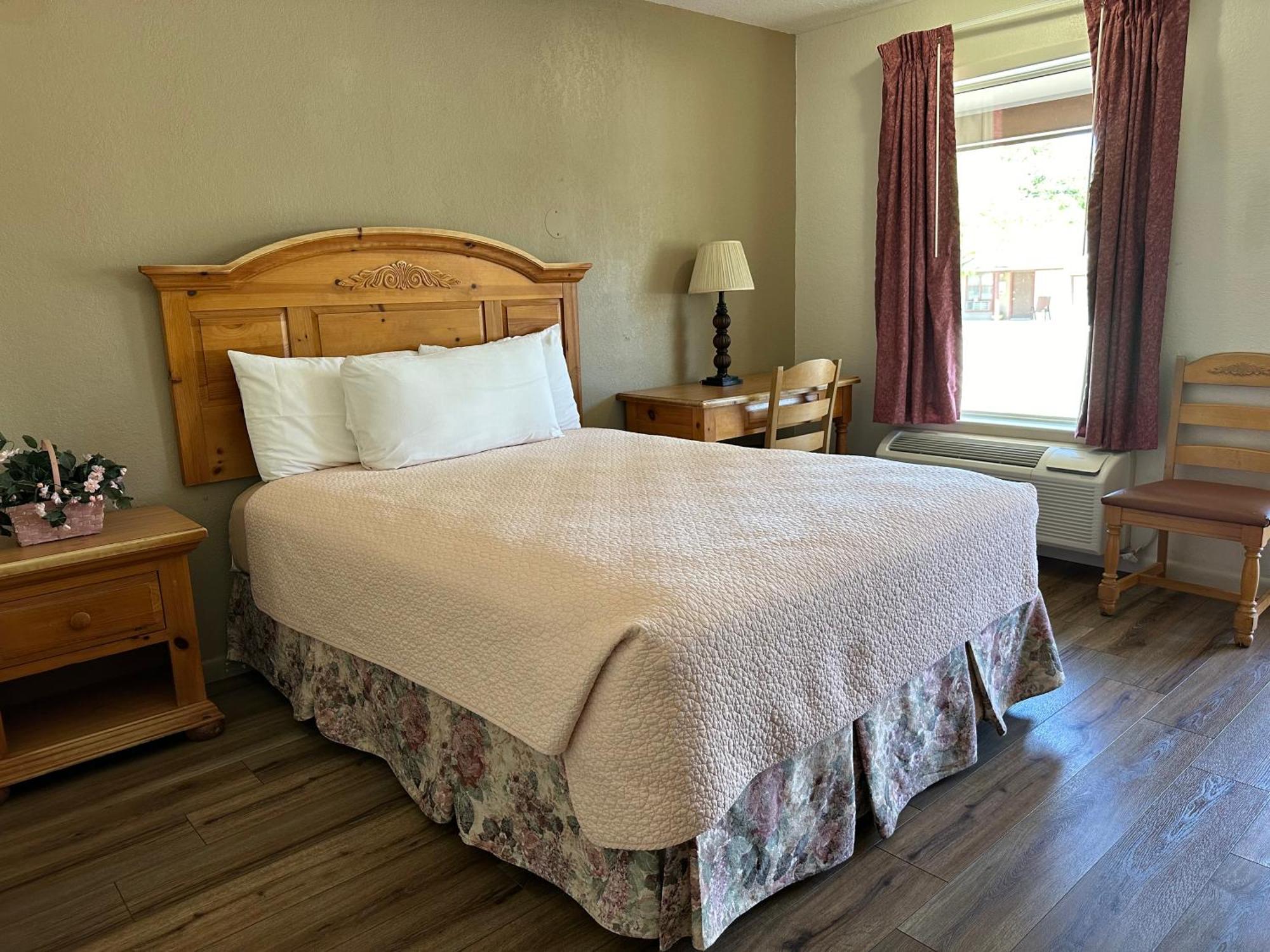 Sunset Inn And Suites Fredericksburg Eksteriør bilde